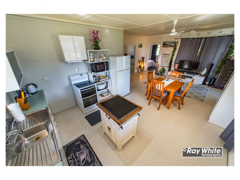 7 Taylor Street, Keppel Sands QLD 4702