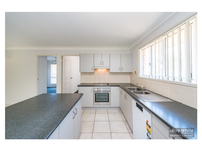 8 Riley Drive, Gracemere QLD 4702