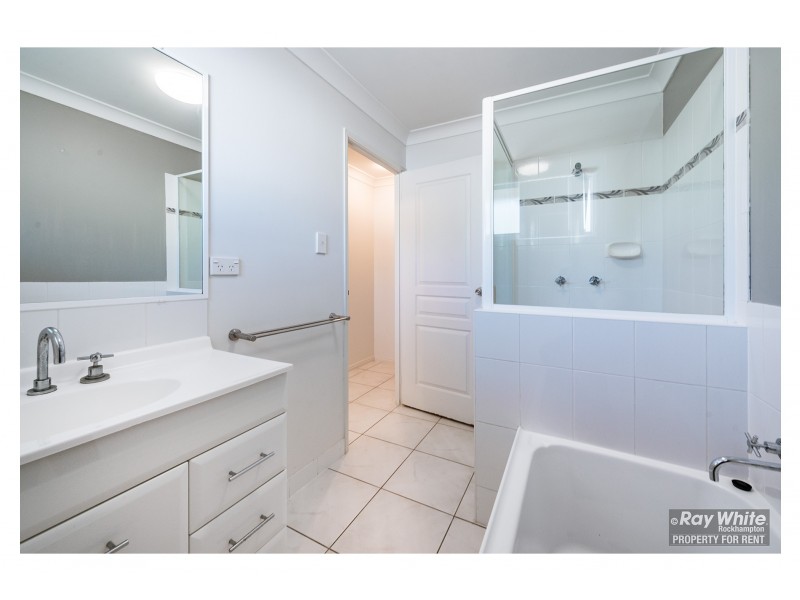 8 Riley Drive, Gracemere QLD 4702