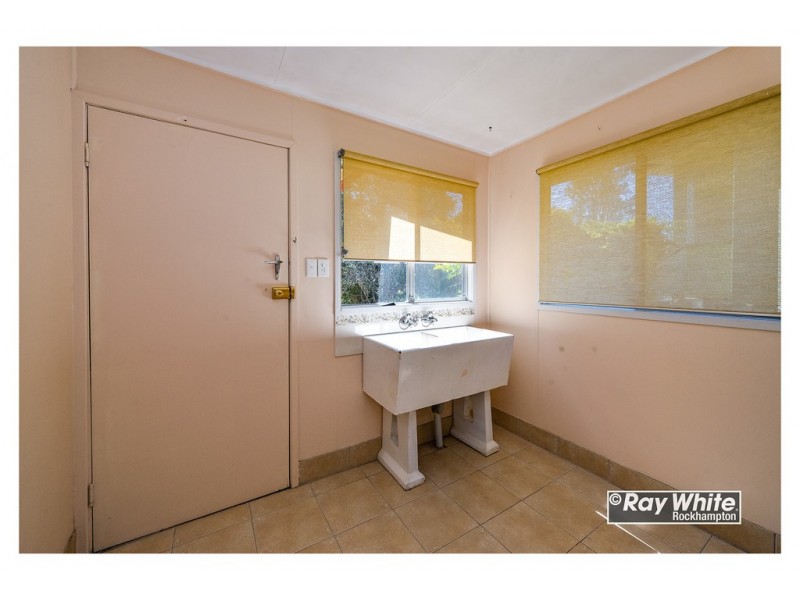 106 Park Street, Park Avenue QLD 4701