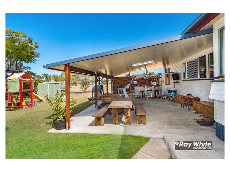 6 Bean Street, Park Avenue QLD 4701