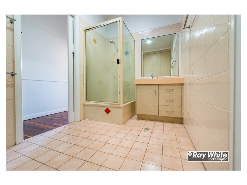 6 Bean Street, Park Avenue QLD 4701