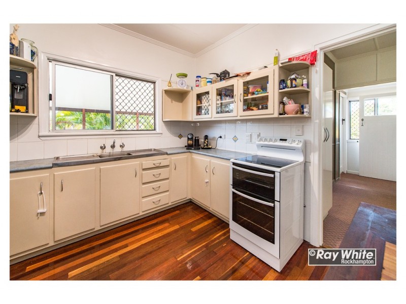6 Bean Street, Park Avenue QLD 4701