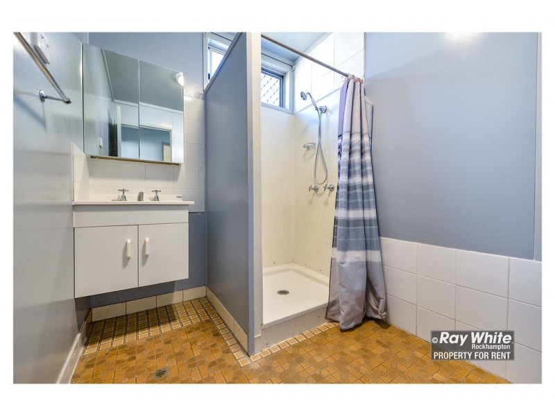 2/14 Locke Street, Kawana QLD 4701