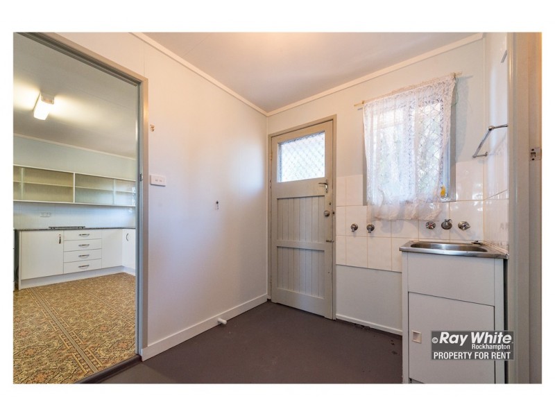 2/14 Locke Street, Kawana QLD 4701