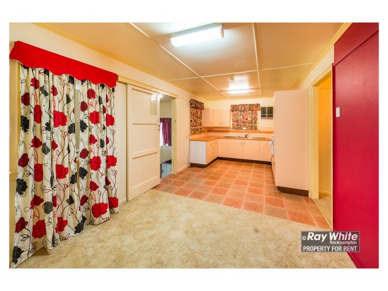 79 Main Street, Park Avenue QLD 4701