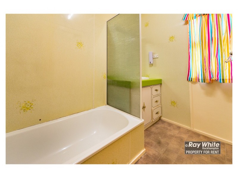 79 Main Street, Park Avenue QLD 4701