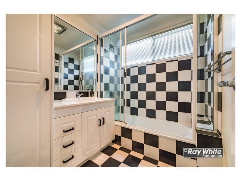 24 Roderkirchen Street, Kawana QLD 4701