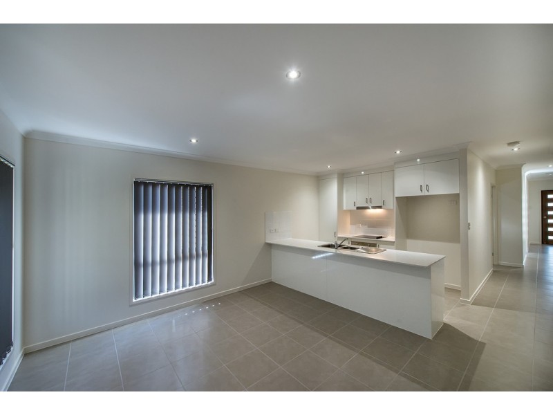 2/12-16 ELPHINSTONE STREET, Berserker QLD 4701