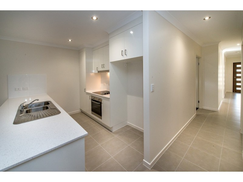 2/12-16 ELPHINSTONE STREET, Berserker QLD 4701