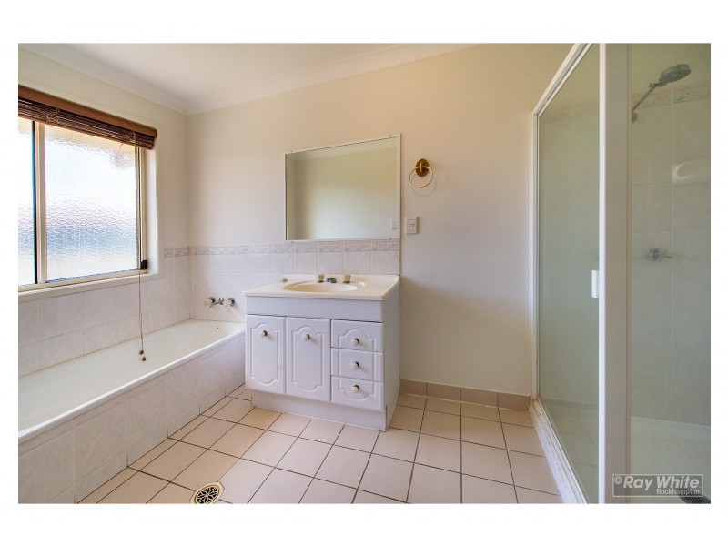 9 Banksia Place, Kawana QLD 4701