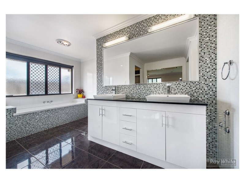 11 Argyle Avenue, Rockyview QLD 4701