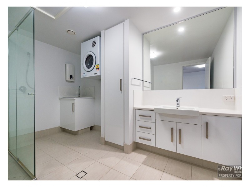 202/2-4 Victoria Parade, Rockhampton City QLD 4700