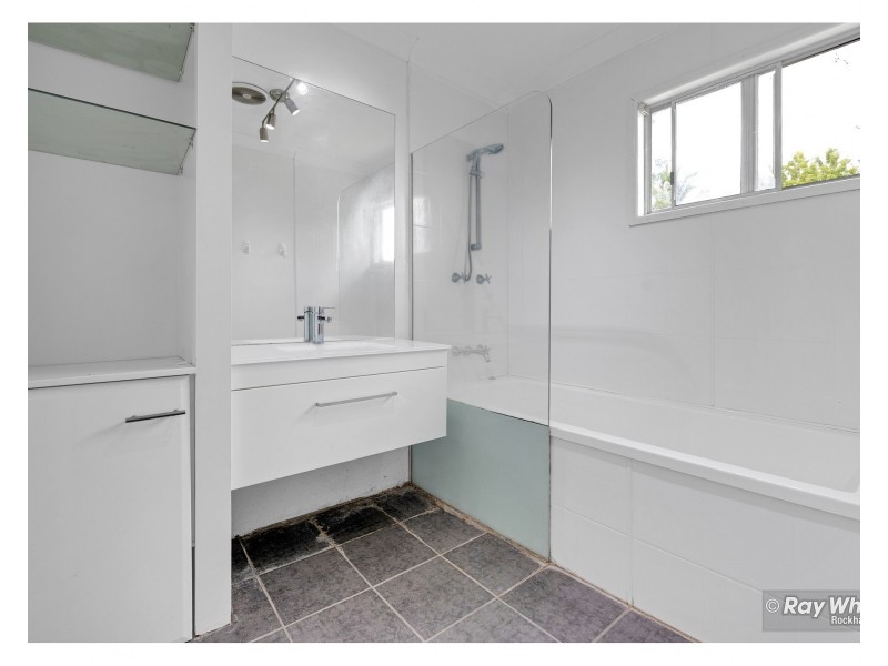 25A Main Street, Park Avenue QLD 4701