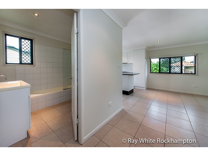 12 Lucas Street, Berserker QLD 4701