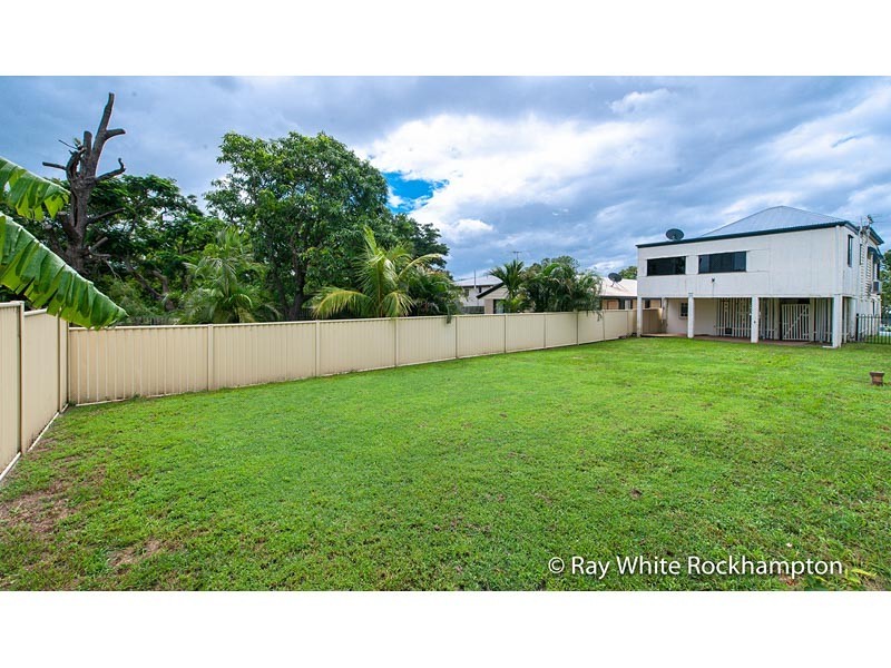 12 Lucas Street, Berserker QLD 4701