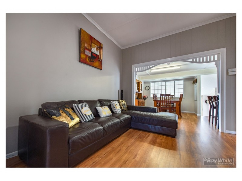 11 Face Street, Park Avenue QLD 4701