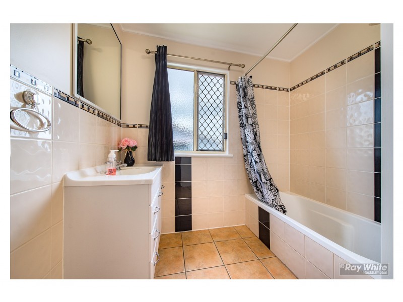 11 Face Street, Park Avenue QLD 4701