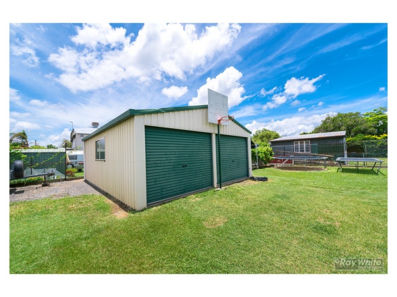 11 Face Street, Park Avenue QLD 4701