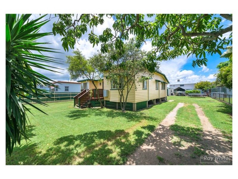 11 Face Street, Park Avenue QLD 4701