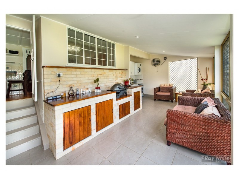 11 Face Street, Park Avenue QLD 4701