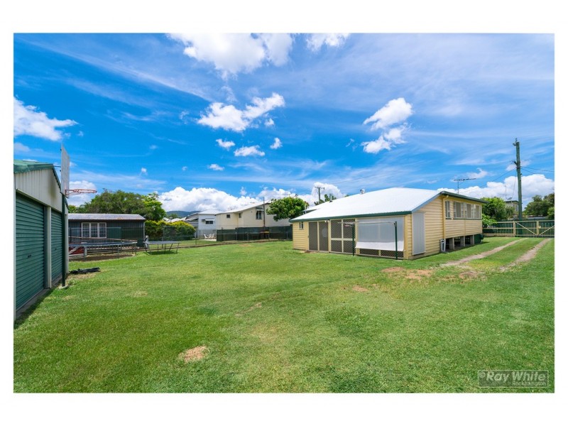 11 Face Street, Park Avenue QLD 4701