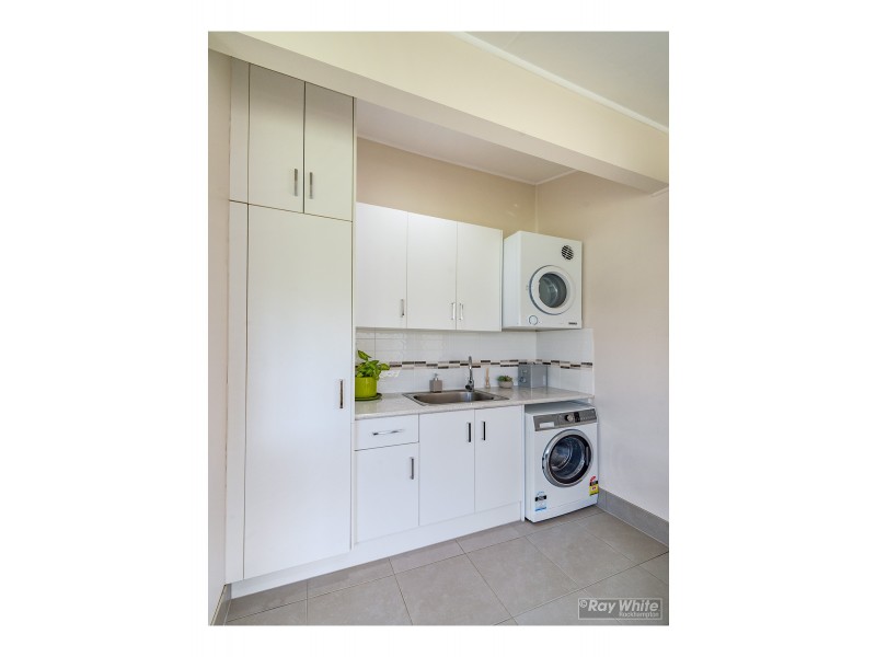 11 Face Street, Park Avenue QLD 4701