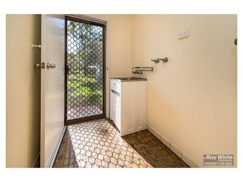 2/63 Dee Street, Koongal QLD 4701