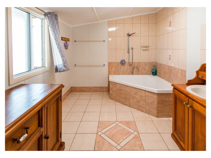 498 Rossmoya Road, Wattlebank QLD 4704