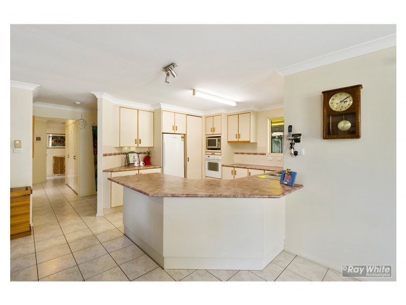 8 Samuel Crescent, Parkhurst QLD 4702