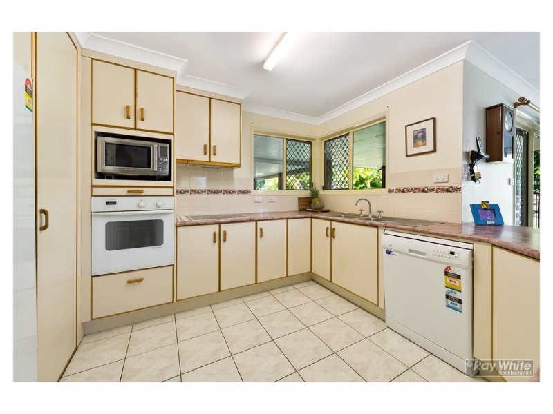 8 Samuel Crescent, Parkhurst QLD 4702
