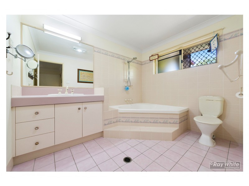 8 Samuel Crescent, Parkhurst QLD 4702