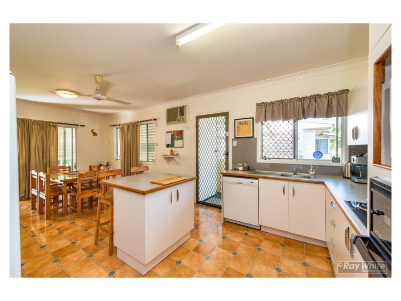 284 Richardson Road, Park Avenue QLD 4701