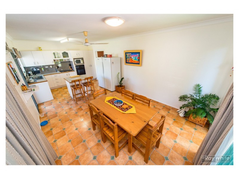 284 Richardson Road, Park Avenue QLD 4701