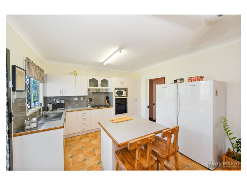 284 Richardson Road, Park Avenue QLD 4701