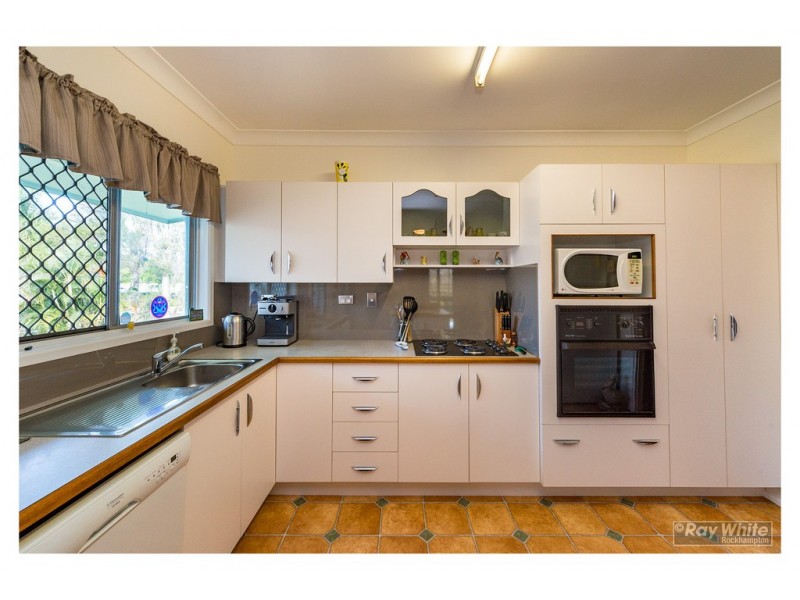 284 Richardson Road, Park Avenue QLD 4701