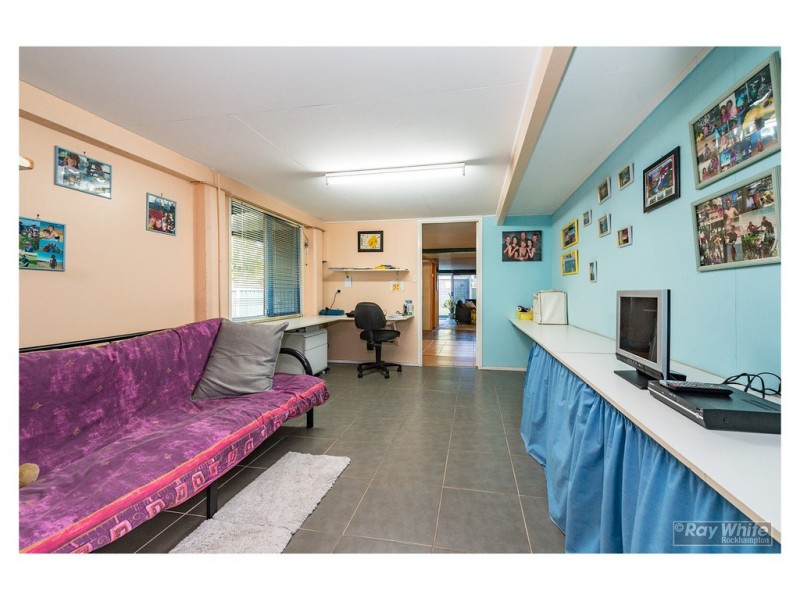 284 Richardson Road, Park Avenue QLD 4701