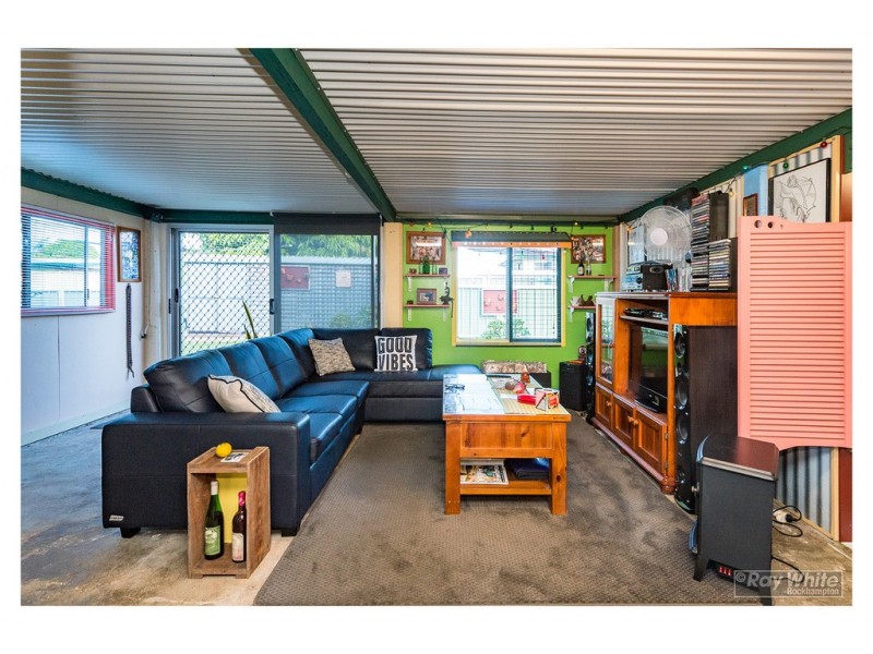 284 Richardson Road, Park Avenue QLD 4701