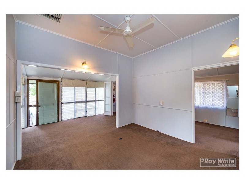 938 Yaamba Road, Parkhurst QLD 4702