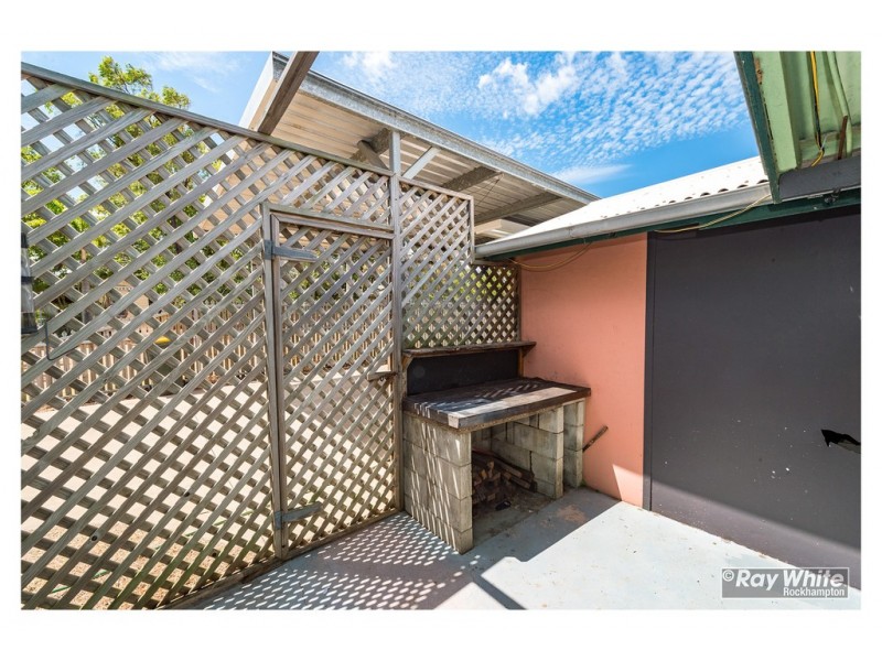 938 Yaamba Road, Parkhurst QLD 4702