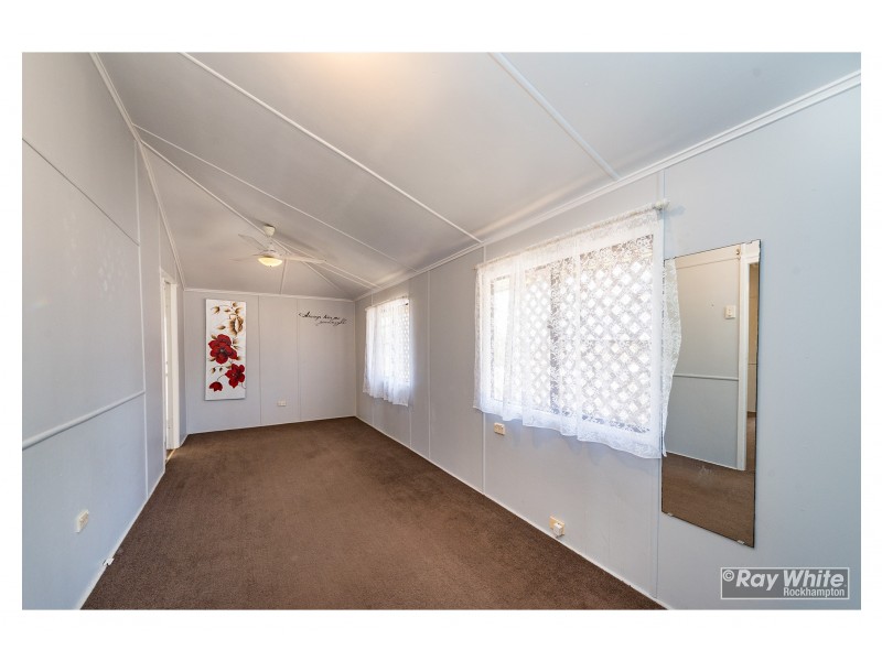 938 Yaamba Road, Parkhurst QLD 4702