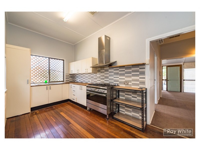 938 Yaamba Road, Parkhurst QLD 4702