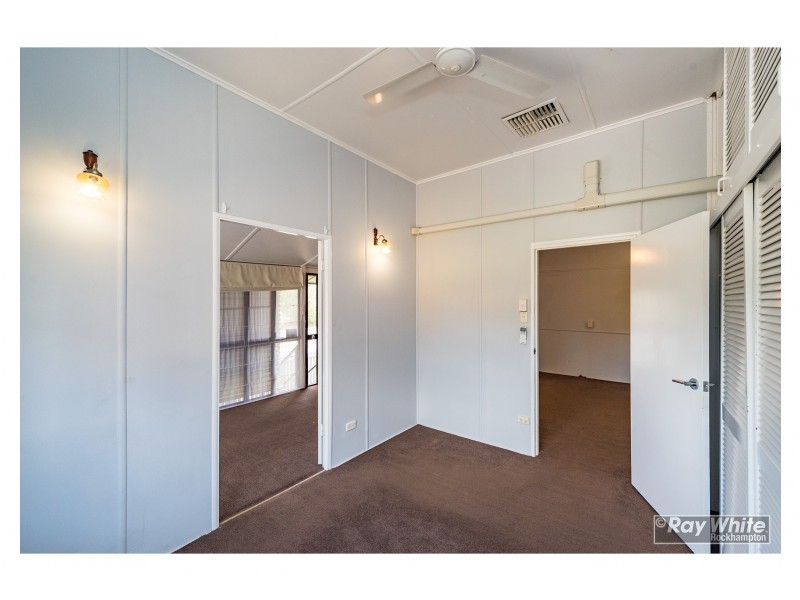 938 Yaamba Road, Parkhurst QLD 4702