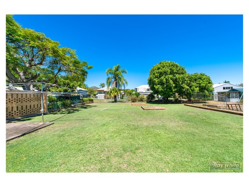 11 Kerr Street, Park Avenue QLD 4701