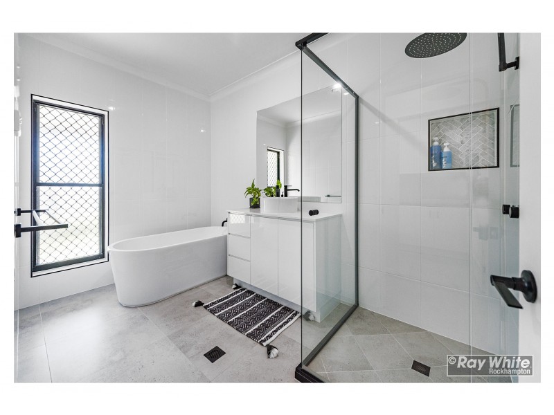 128 Angela Road, Rockyview QLD 4701