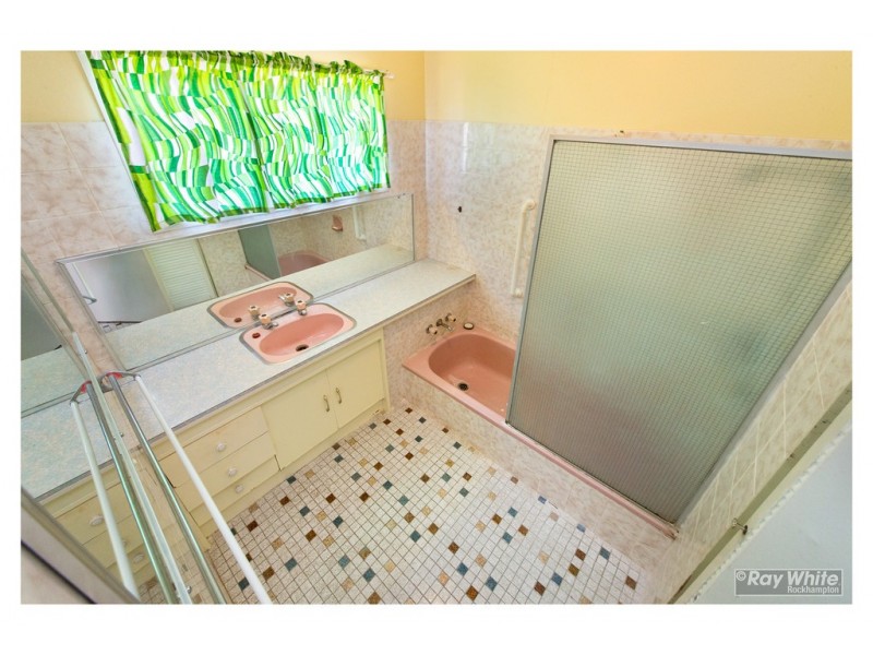 353 Duthie Avenue / 205 Honour Street, Frenchville QLD 4701