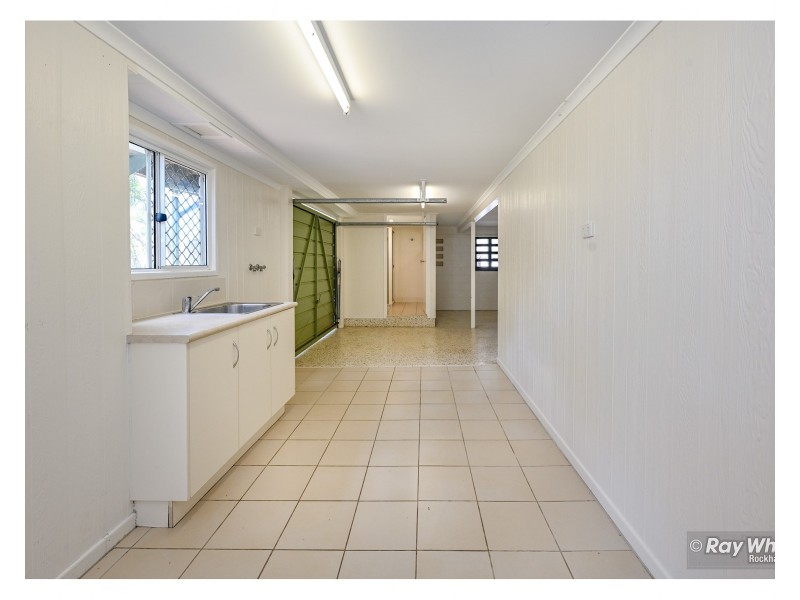 2 Kerr Street, Park Avenue QLD 4701