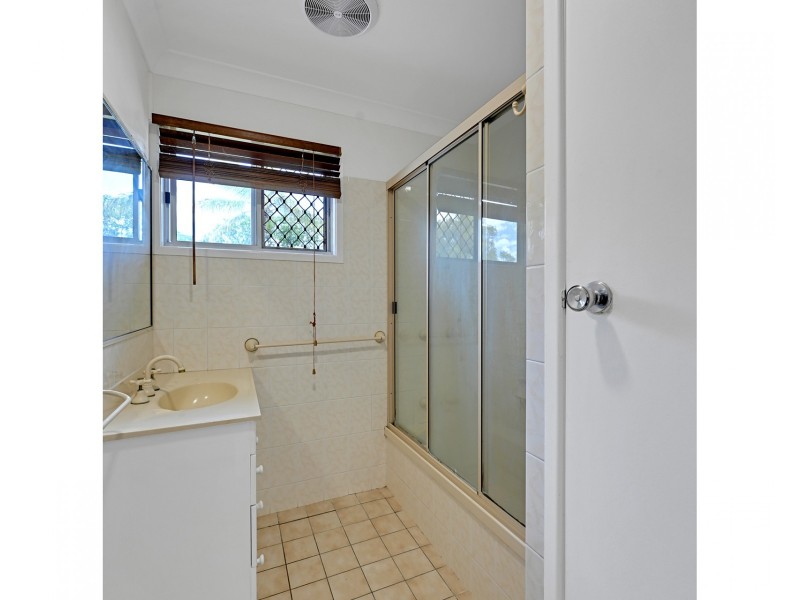2 Kerr Street, Park Avenue QLD 4701