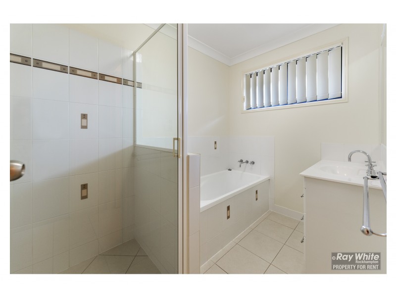 22 Seonaid Place, Gracemere QLD 4702
