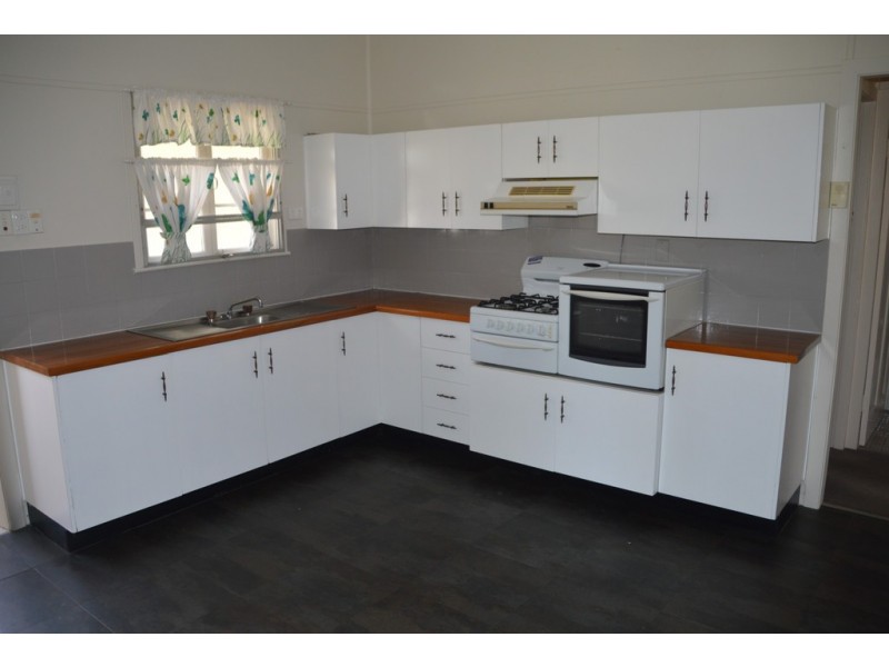 1 Macgregor Street, The Range QLD 4700